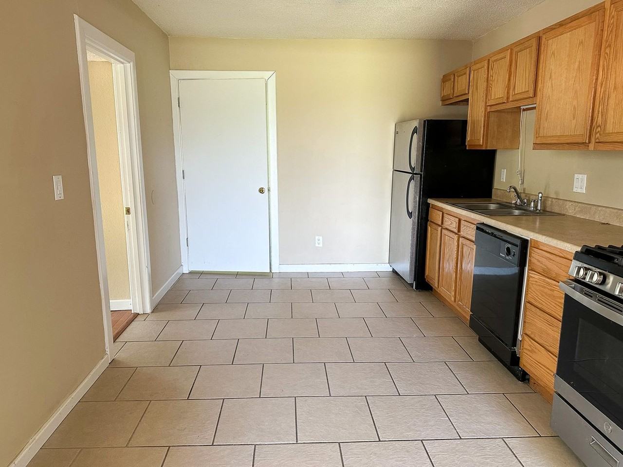 3016 Rock Quarry Rd - Photo 3 of 9