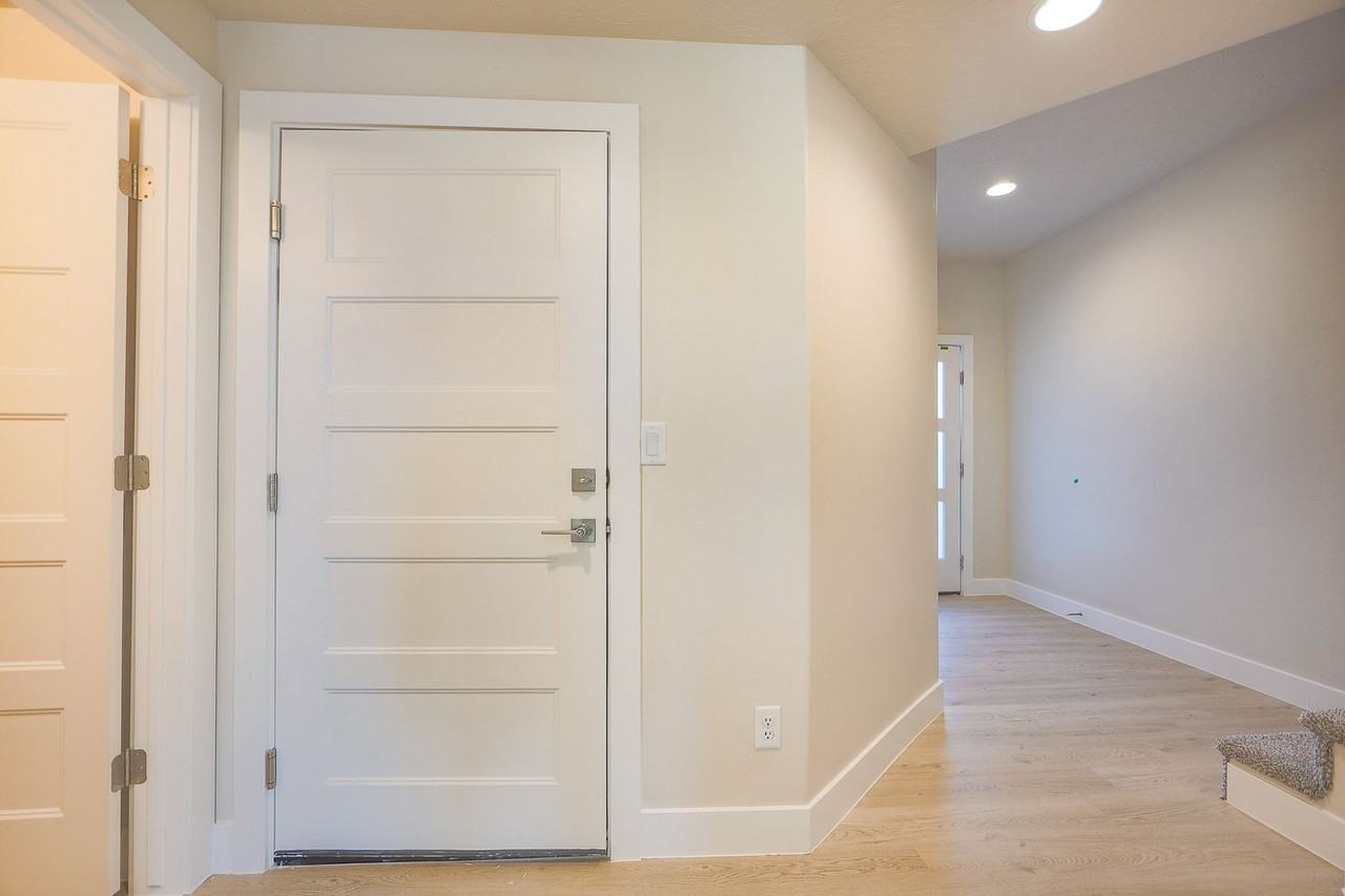 596 E Elmbrook Dr - Photo 5 of 38