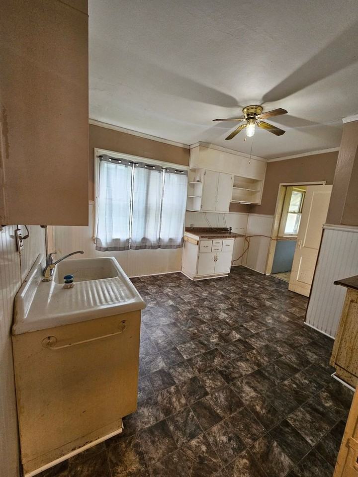 1021 Obrien St - Photo 3 of 10