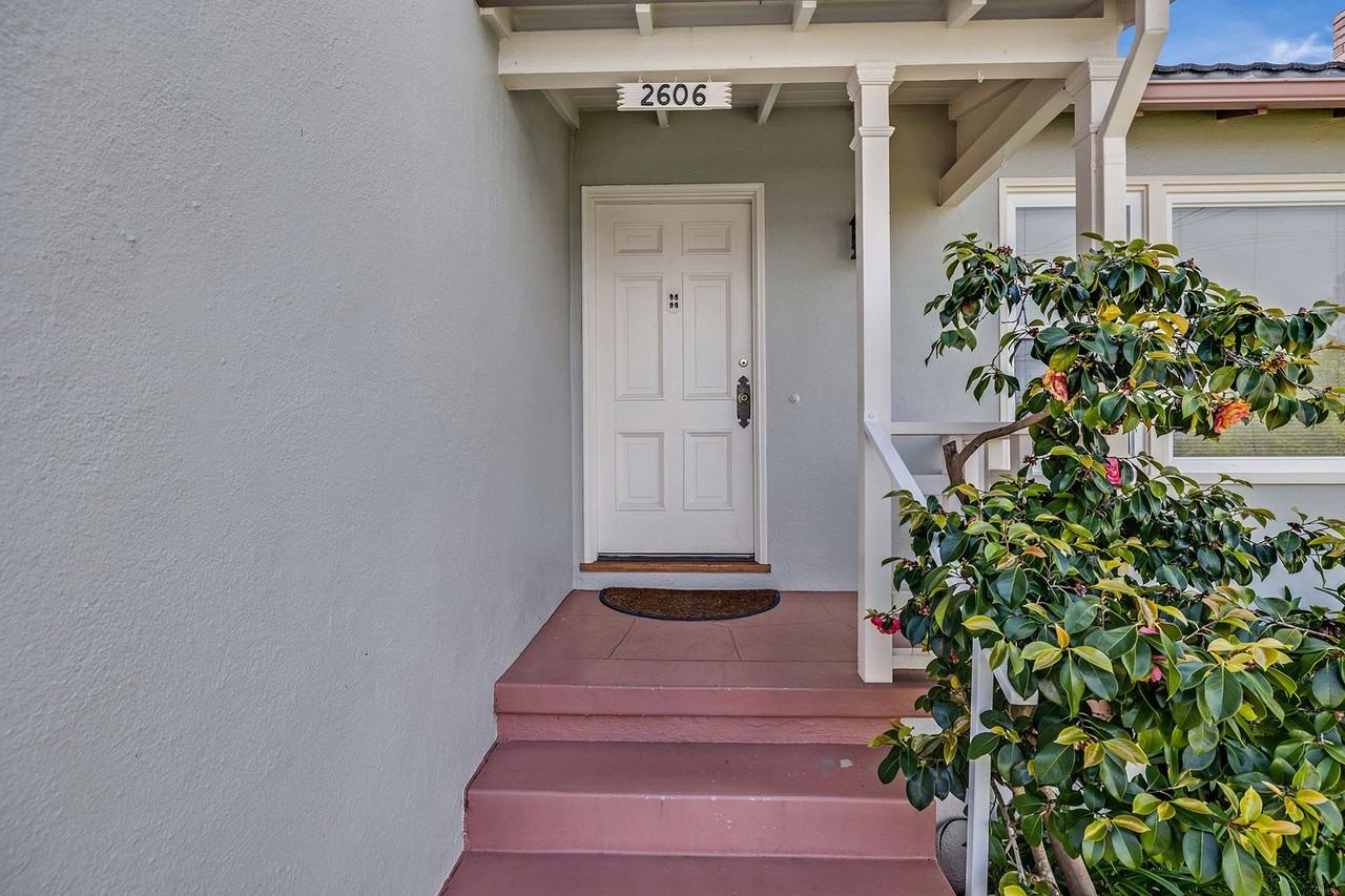 2606 Ensenada Way - Photo 3 of 25