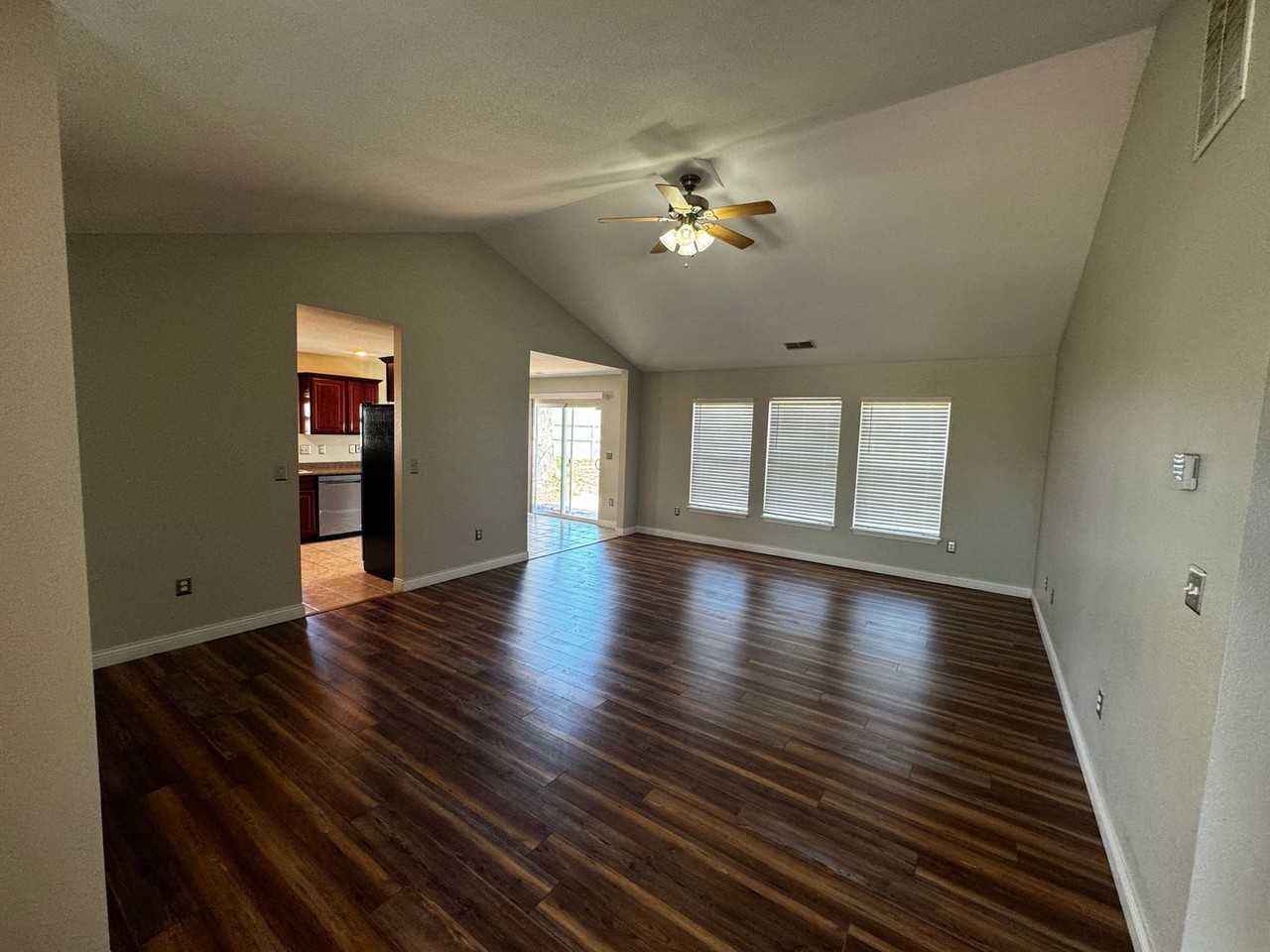 21955 Lafayette Rd - Photo 2 of 15