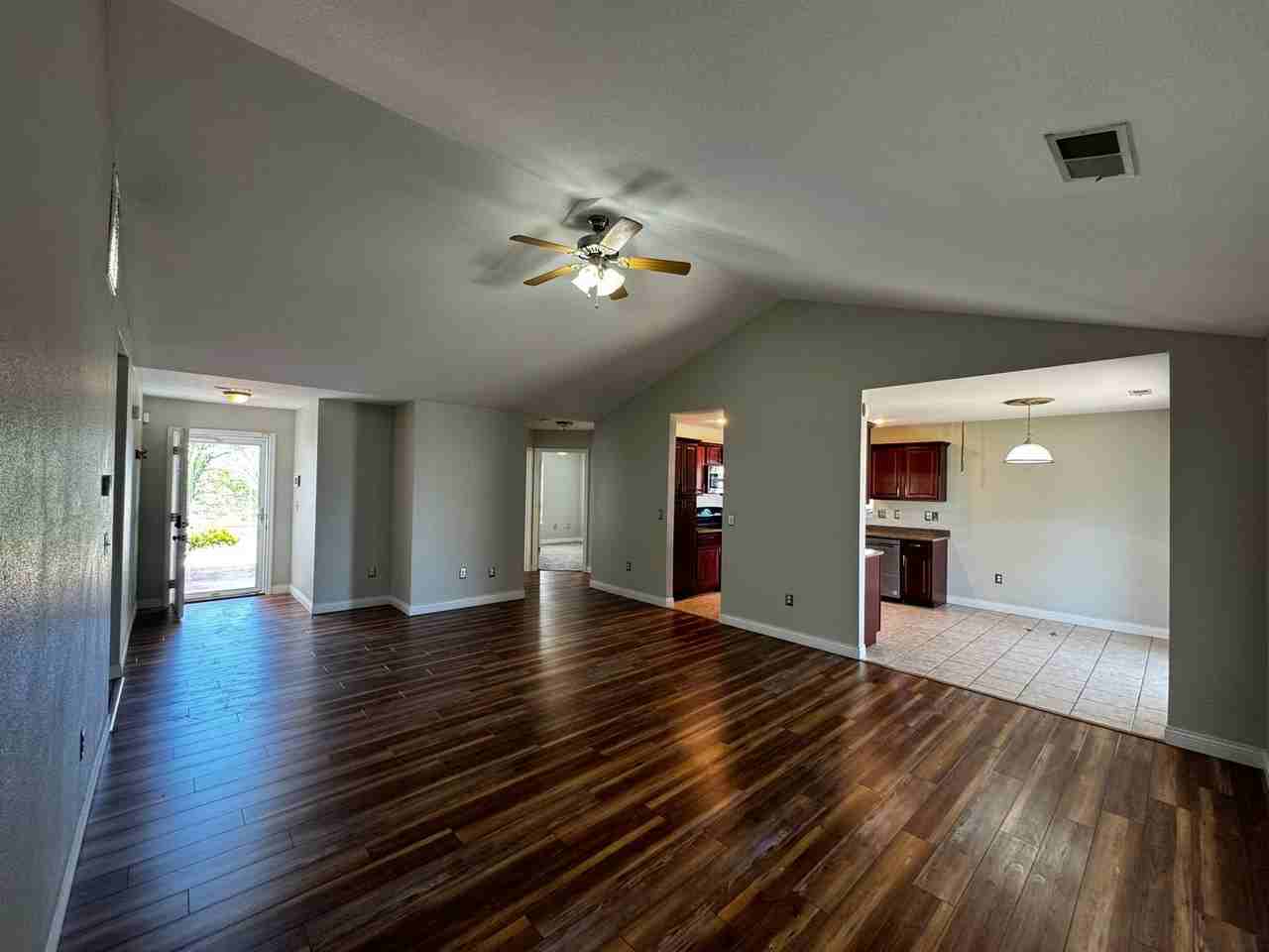 21955 Lafayette Rd - Photo 3 of 15