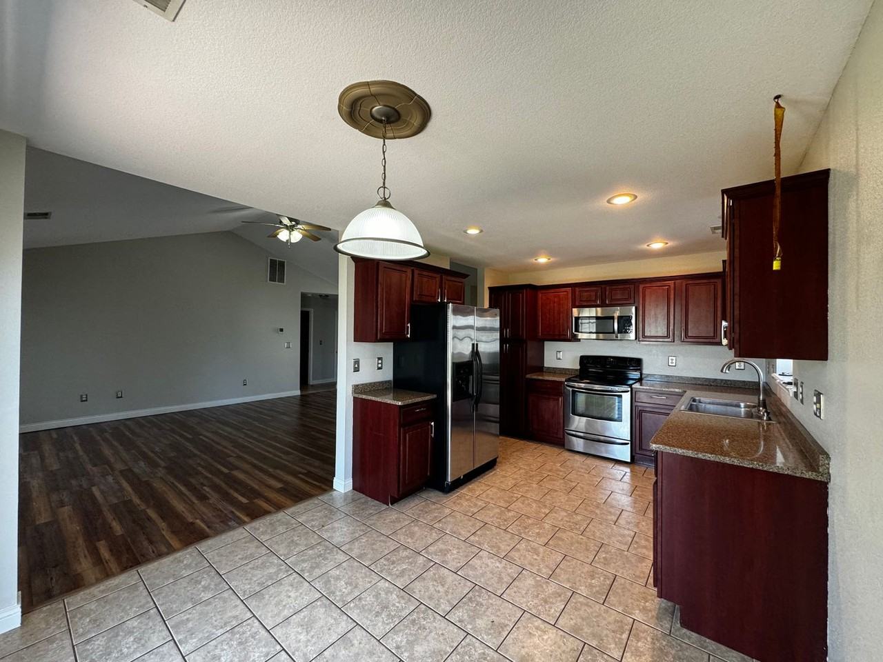 21955 Lafayette Rd - Photo 4 of 15