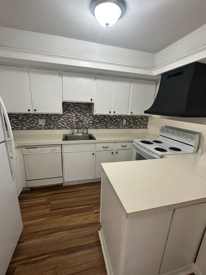 6586 Poplar Woods Cir S #3 - Photo 5 of 15