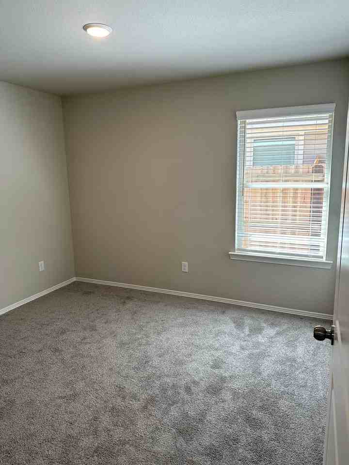 1111 Highgarden Dr - Photo 3 of 16