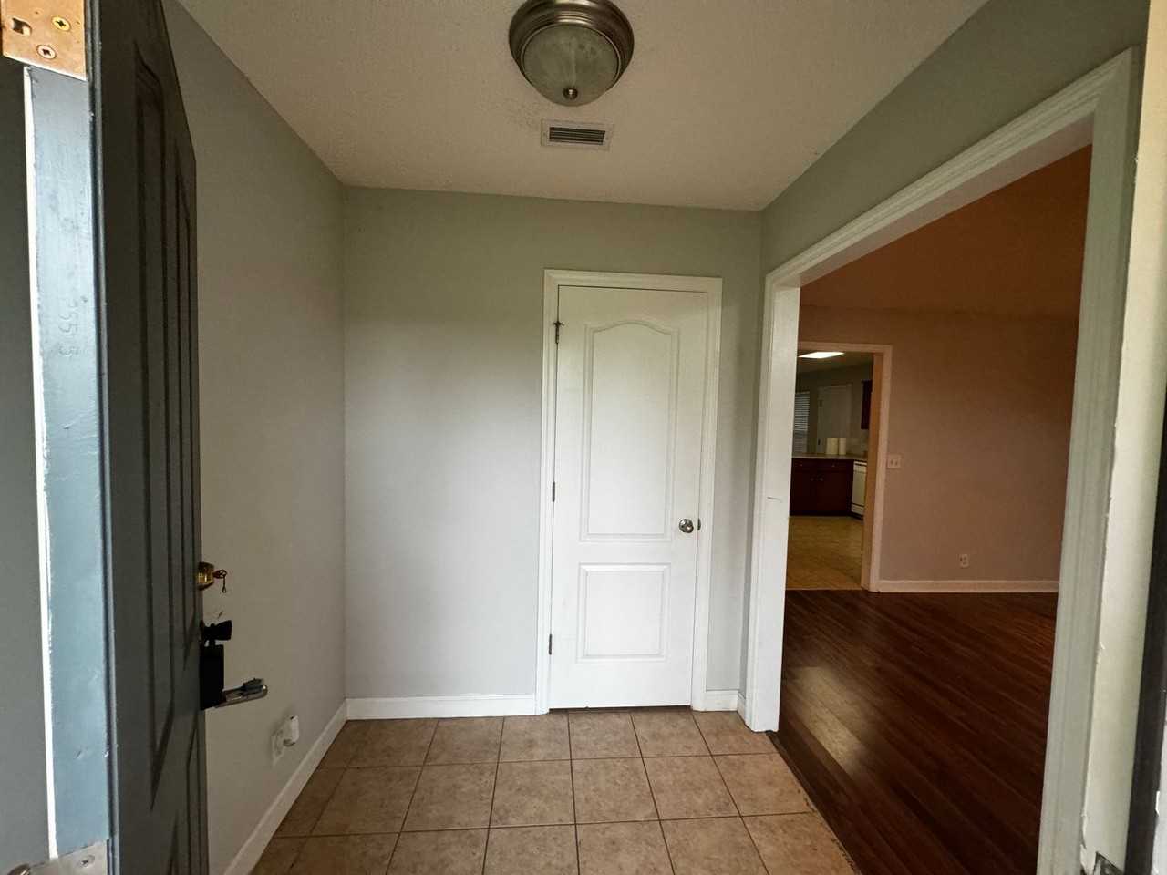 199 Sarah Dr - Photo 2 of 12