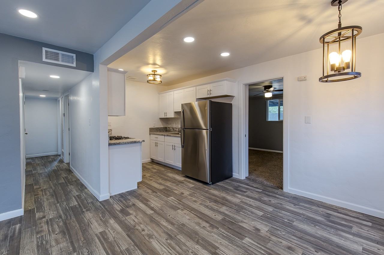 4535 E 14th St #NA - Photo 4 of 24