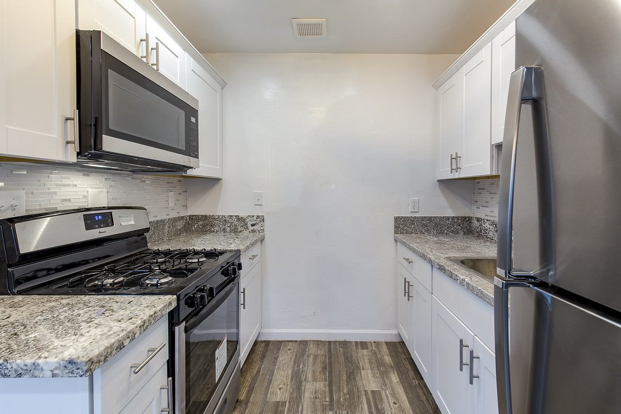 4535 E 14th St #NA - Photo 5 of 24