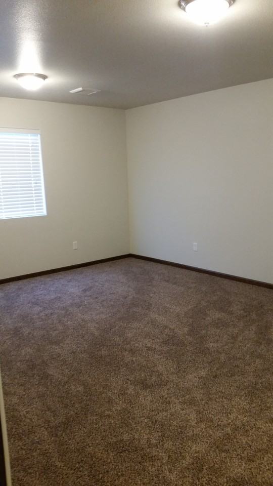 814 N Custer St #104 - Photo 6 of 9