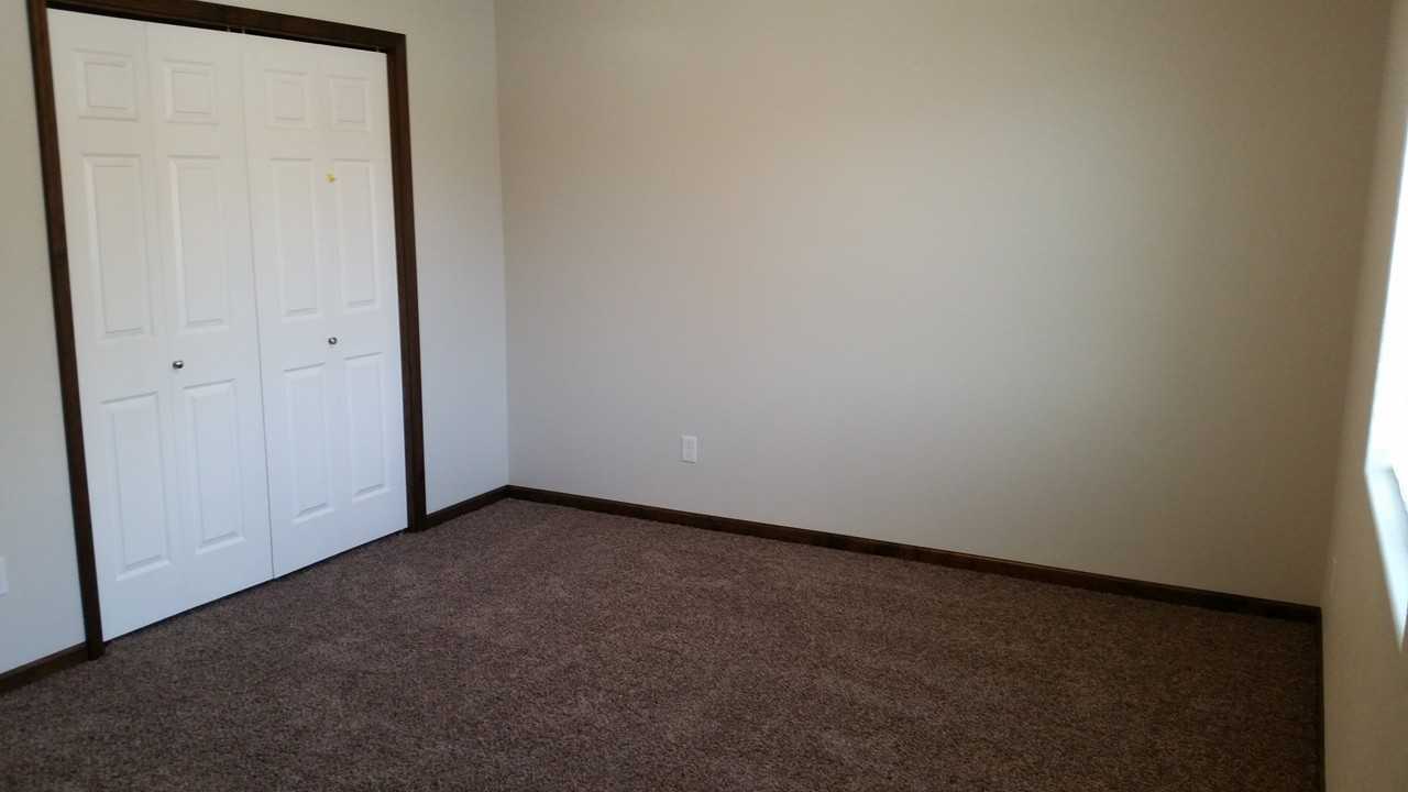 814 N Custer St #104 - Photo 7 of 9