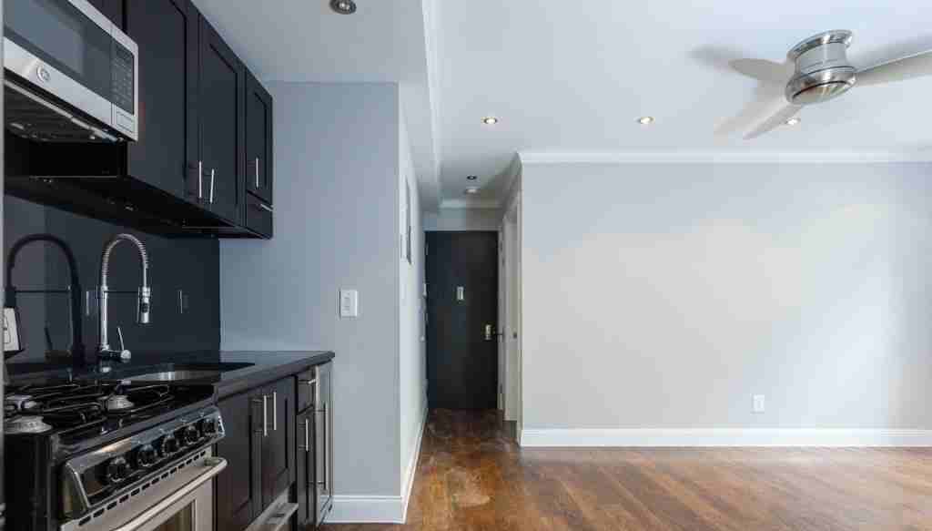 343 E 8th St #2B - Photo 4 of 6