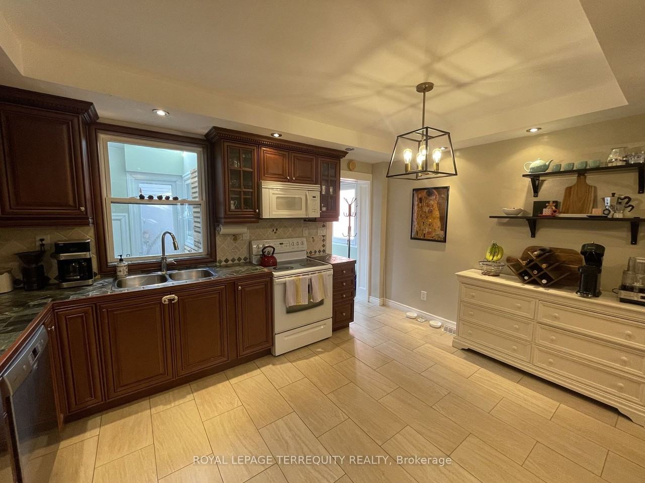 1806 Dufferin Street - Photo 3 of 15