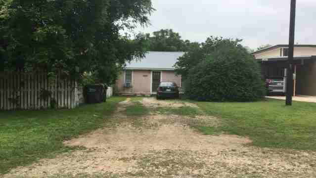 302 1/2 S Burleson St #1 - Photo 7 of 8