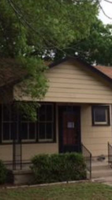 1319 W San Antonio St 1, Lockhart, TX 78644 2 Bedroom House for 1,425