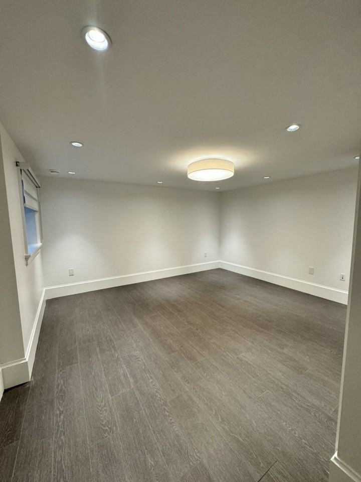 947 Forest Hills Drive - Photo 4 of 16