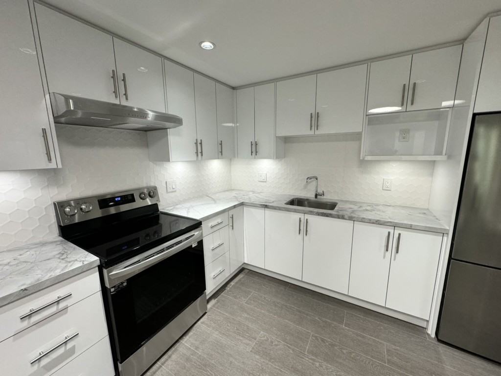 947 Forest Hills Drive - Photo 5 of 16