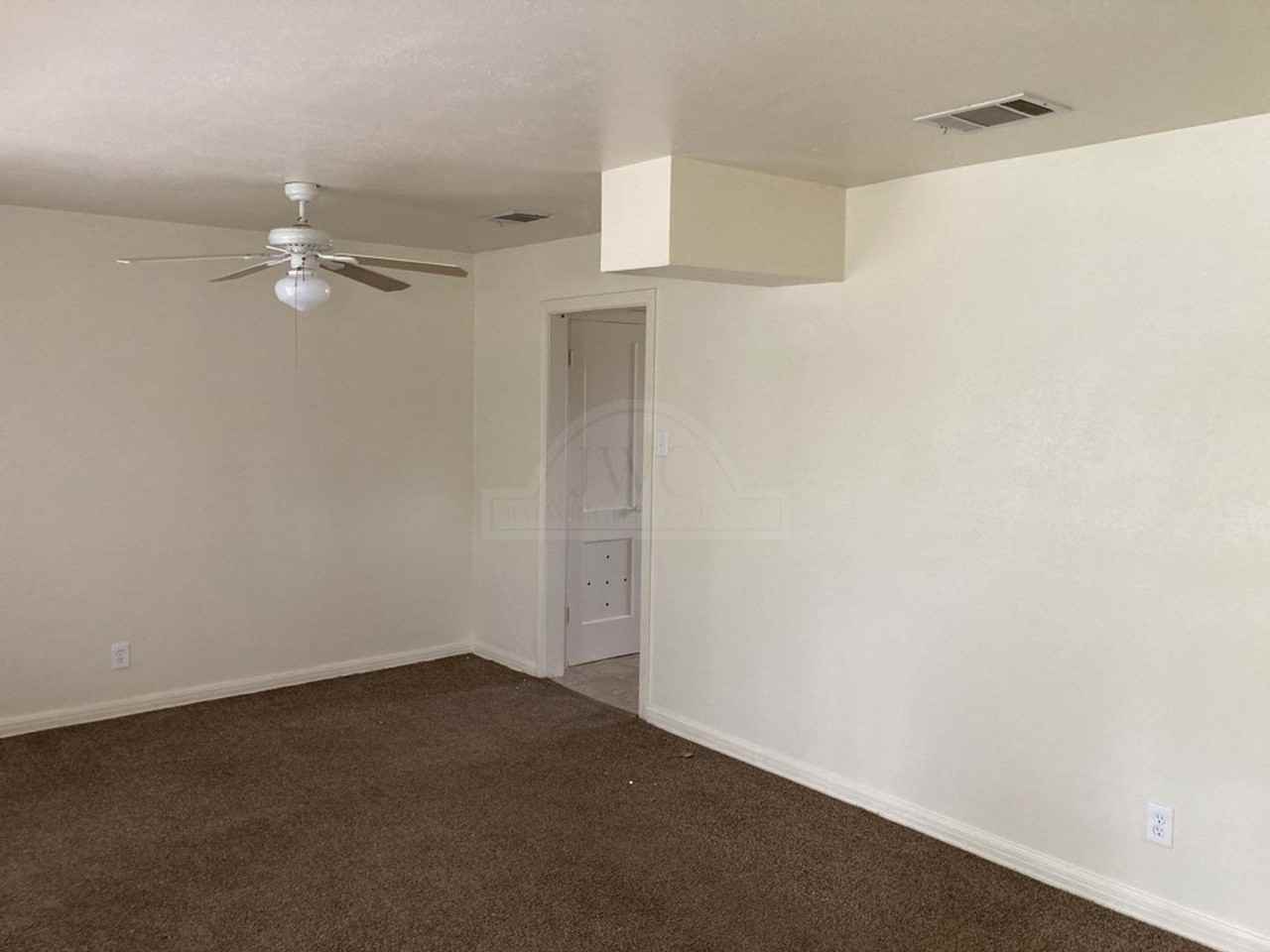 1601 White Ave - Photo 3 of 21