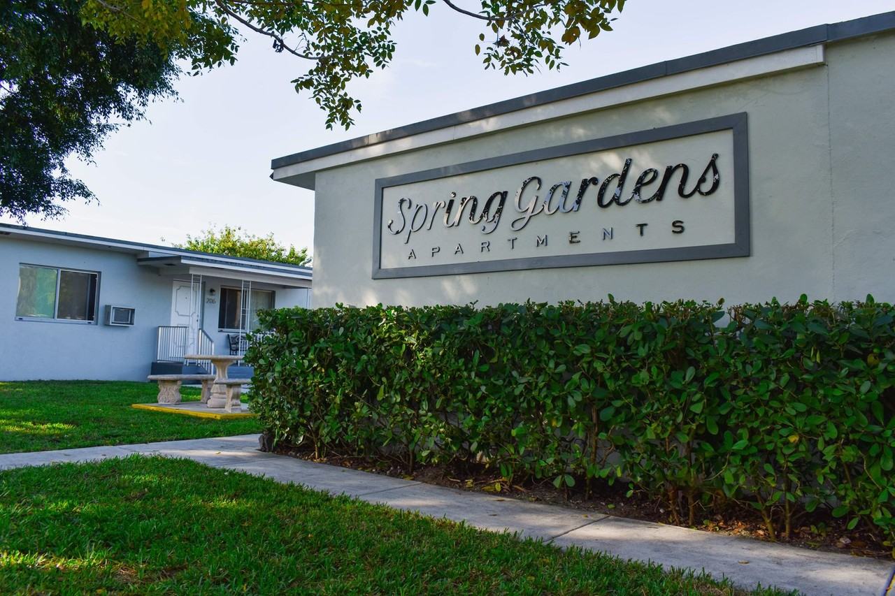 769 Curtiss Pkwy, Miami Springs, FL 33166 1 Bedroom Apartment for
