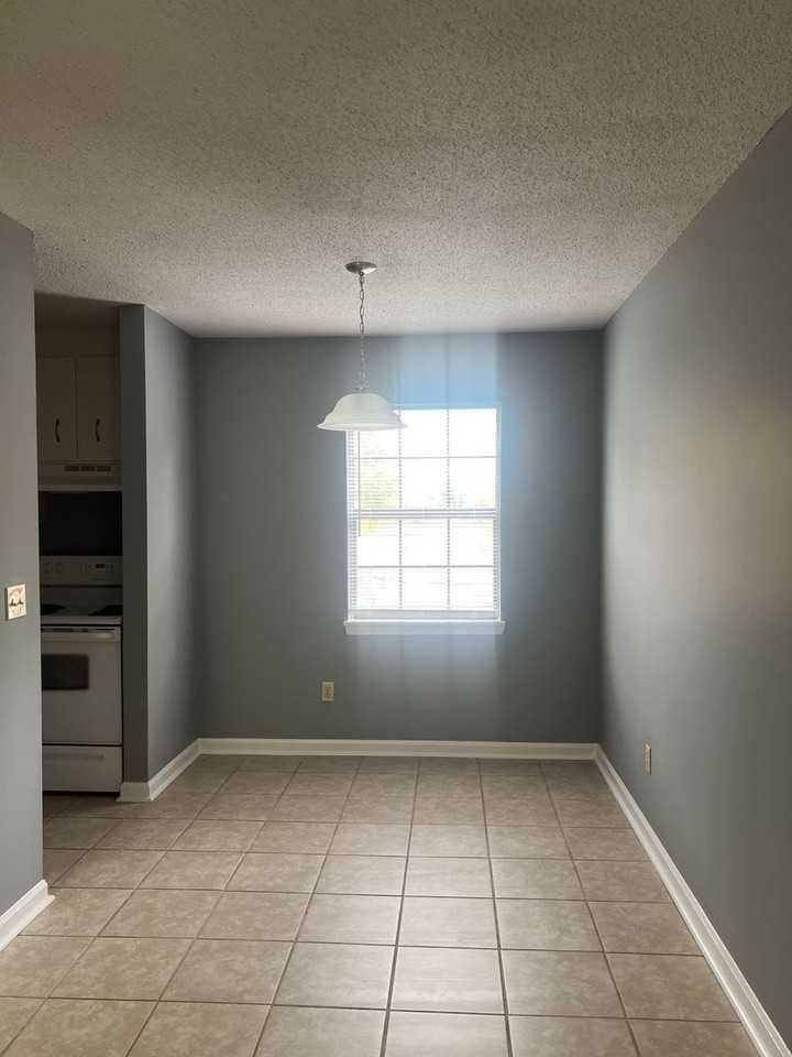 110 Ridgeway Drive - Photo 3 of 12