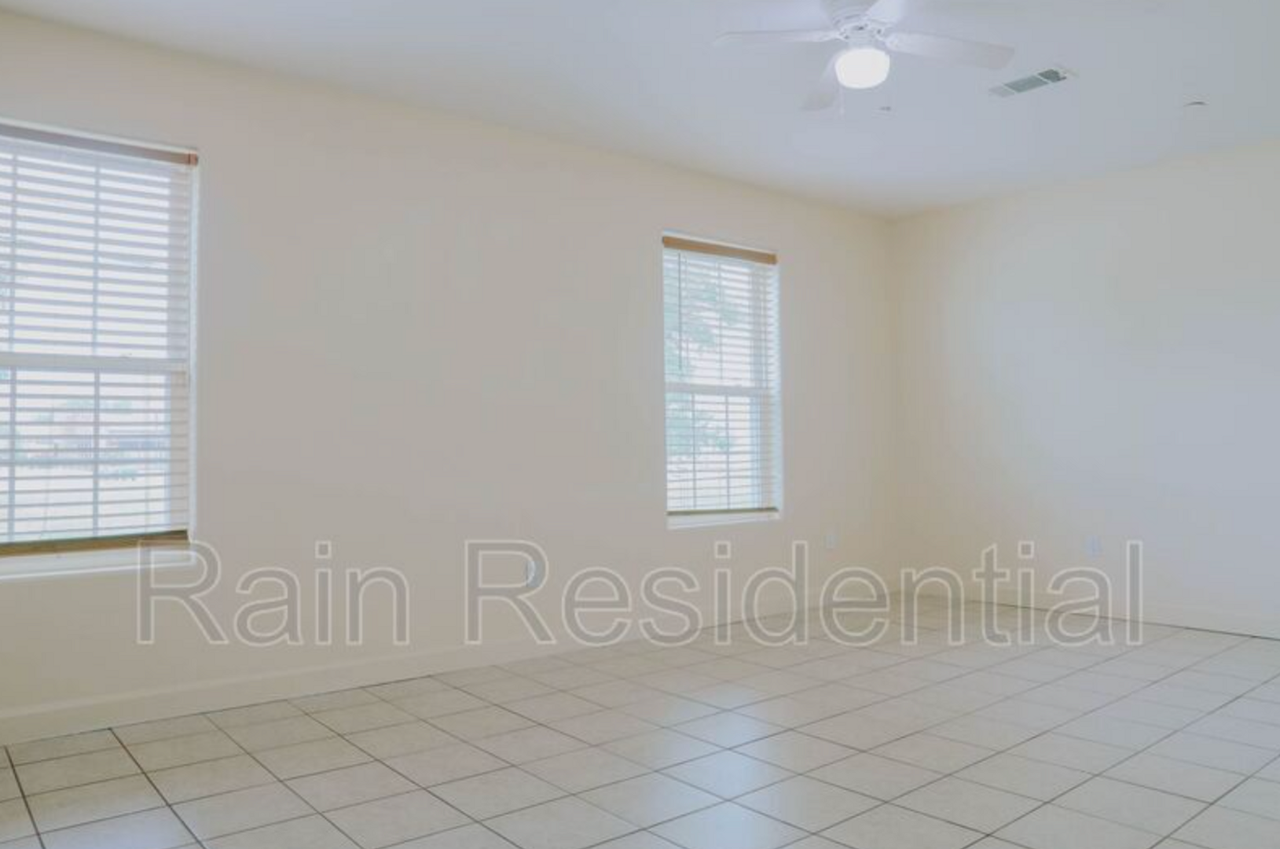 656 Water St Apt A - Photo 2 of 8