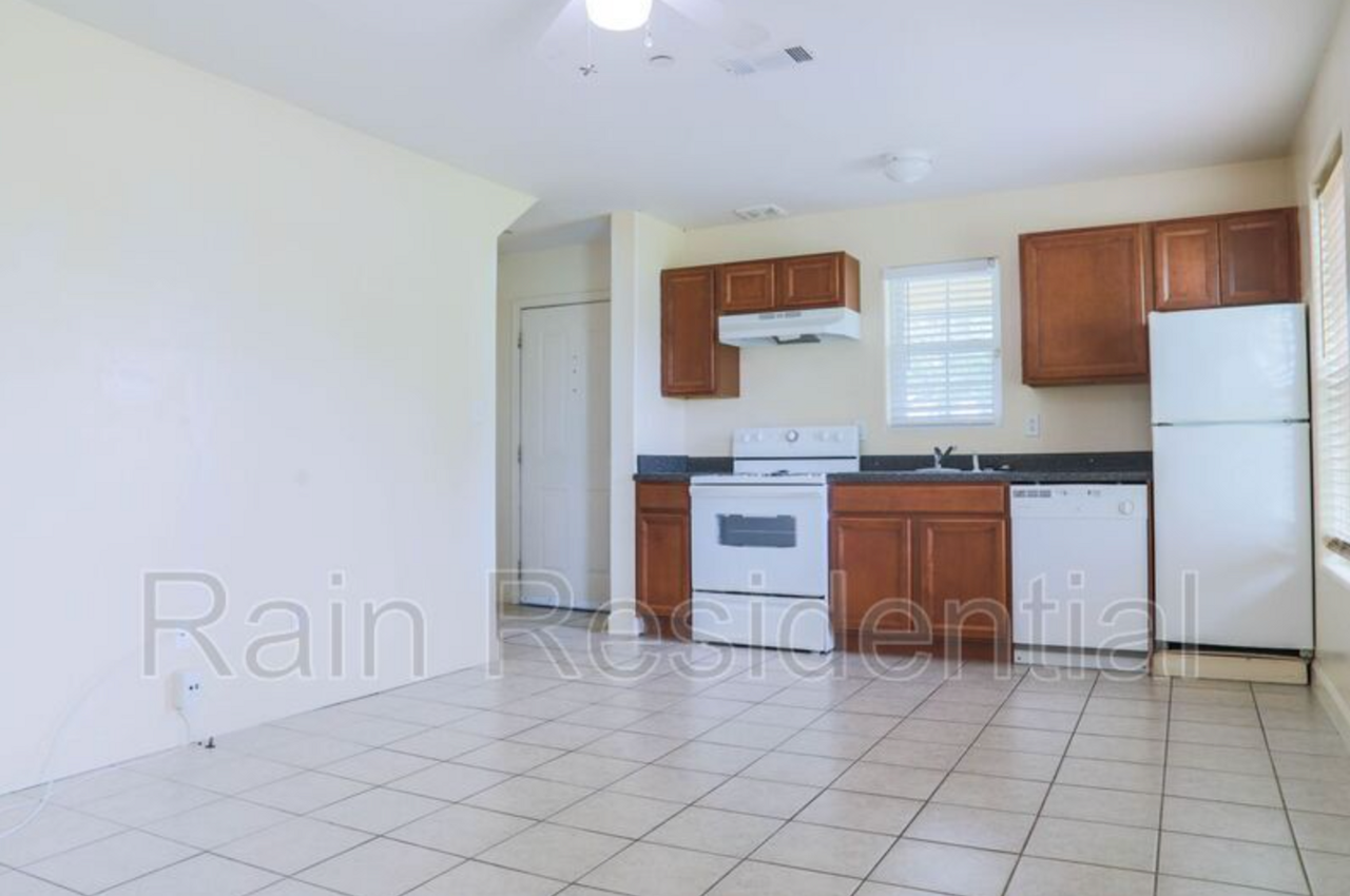 656 Water St Apt A - Photo 3 of 8