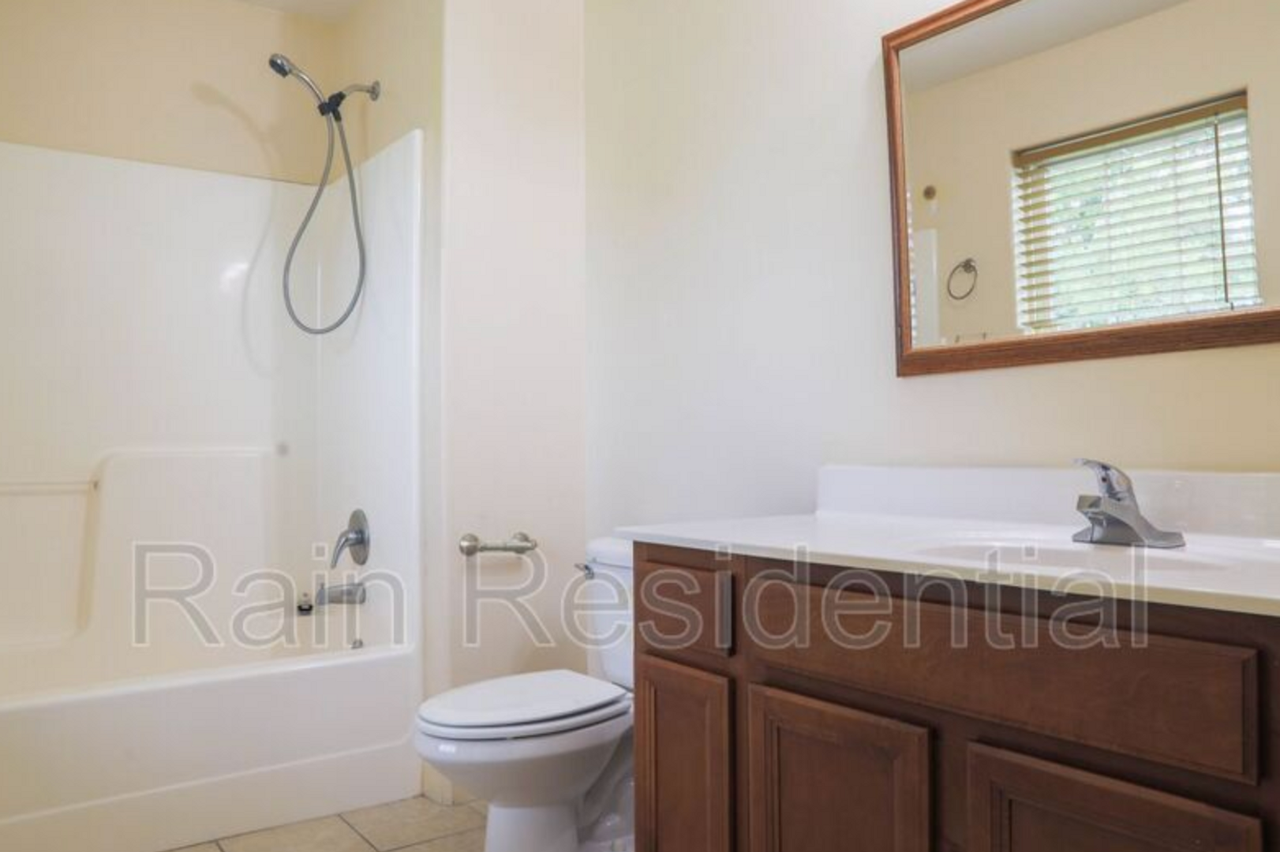 656 Water St Apt A - Photo 4 of 8