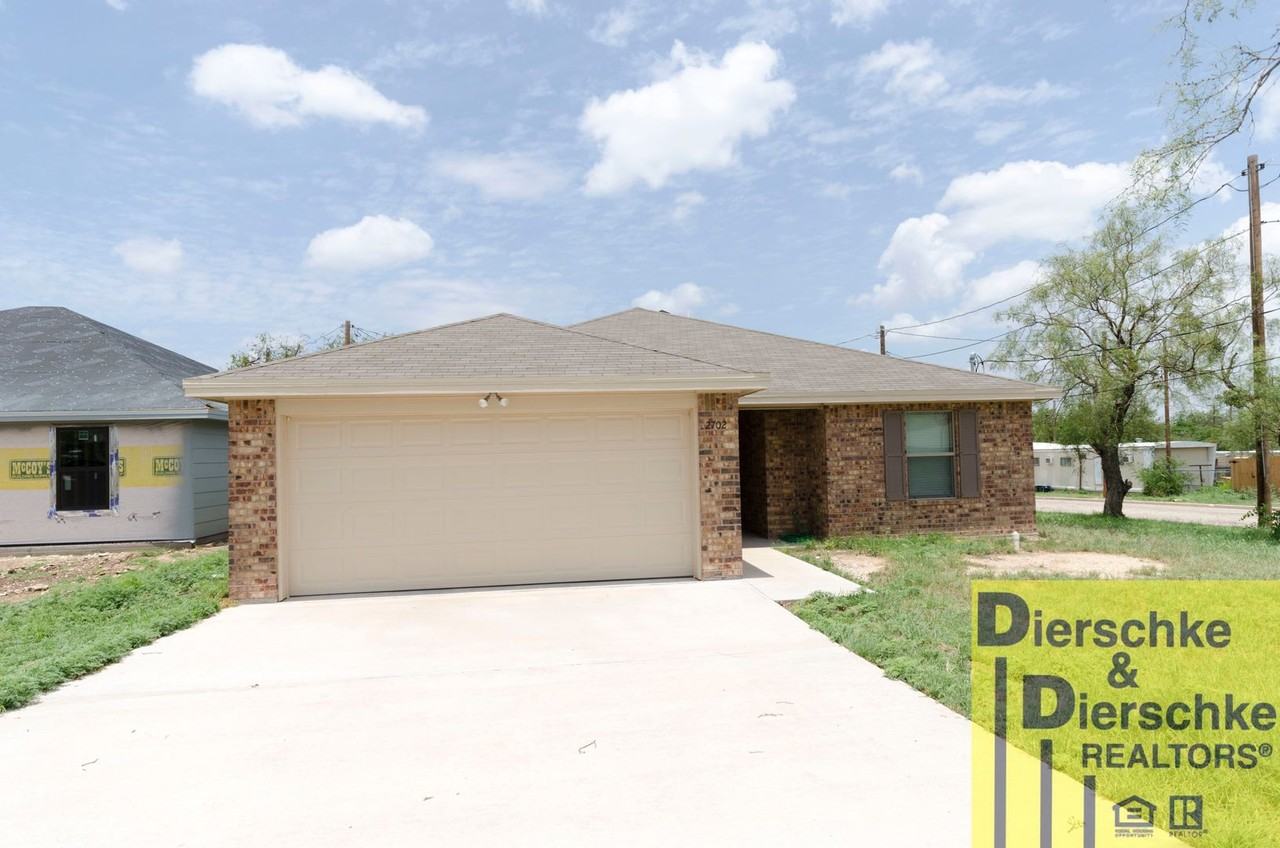 2702 Coleman St - Photo 2 of 19