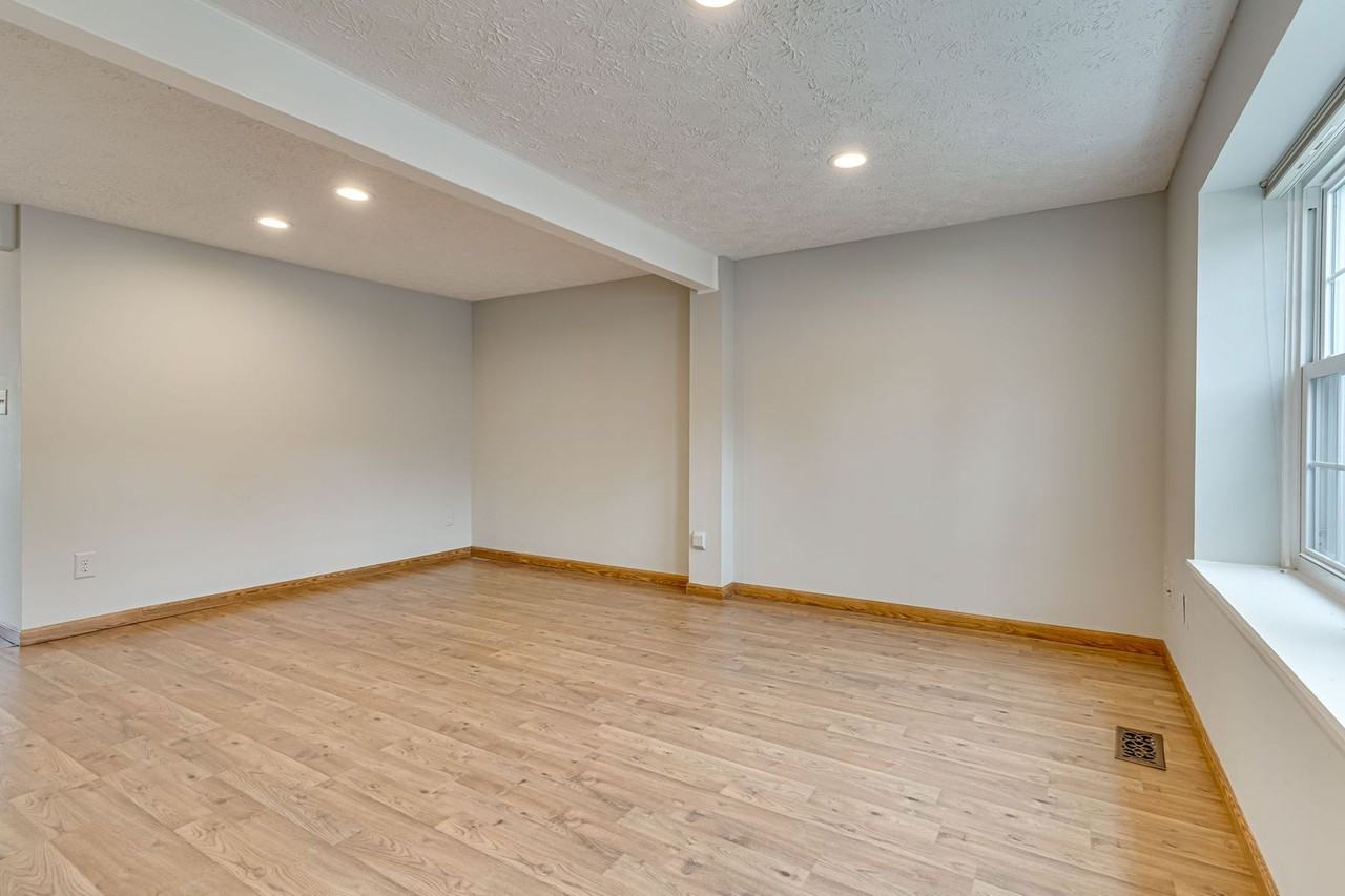 7986 Tyson Oaks Cir - Photo 2 of 36