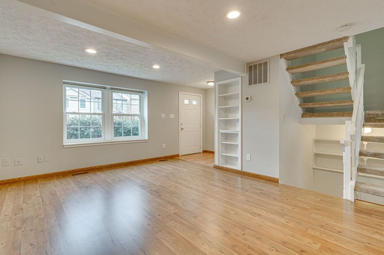 7986 Tyson Oaks Cir - Photo 3 of 36