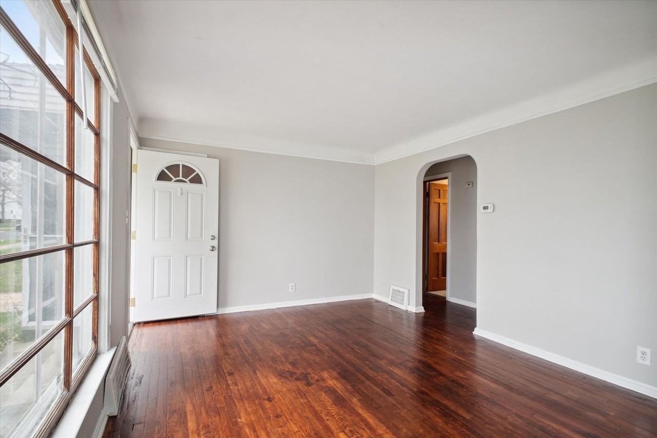 14416 Krems Ave - Photo 2 of 31