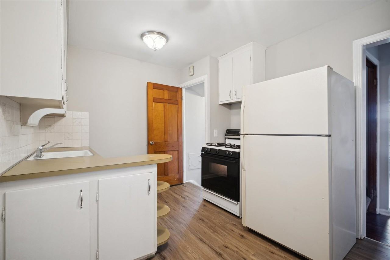14416 Krems Ave - Photo 4 of 31