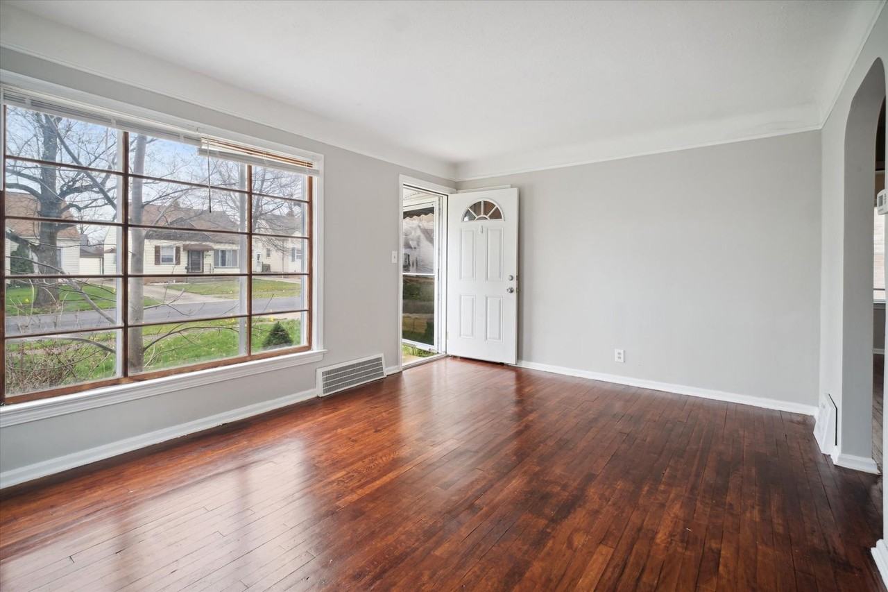 14416 Krems Ave - Photo 5 of 31