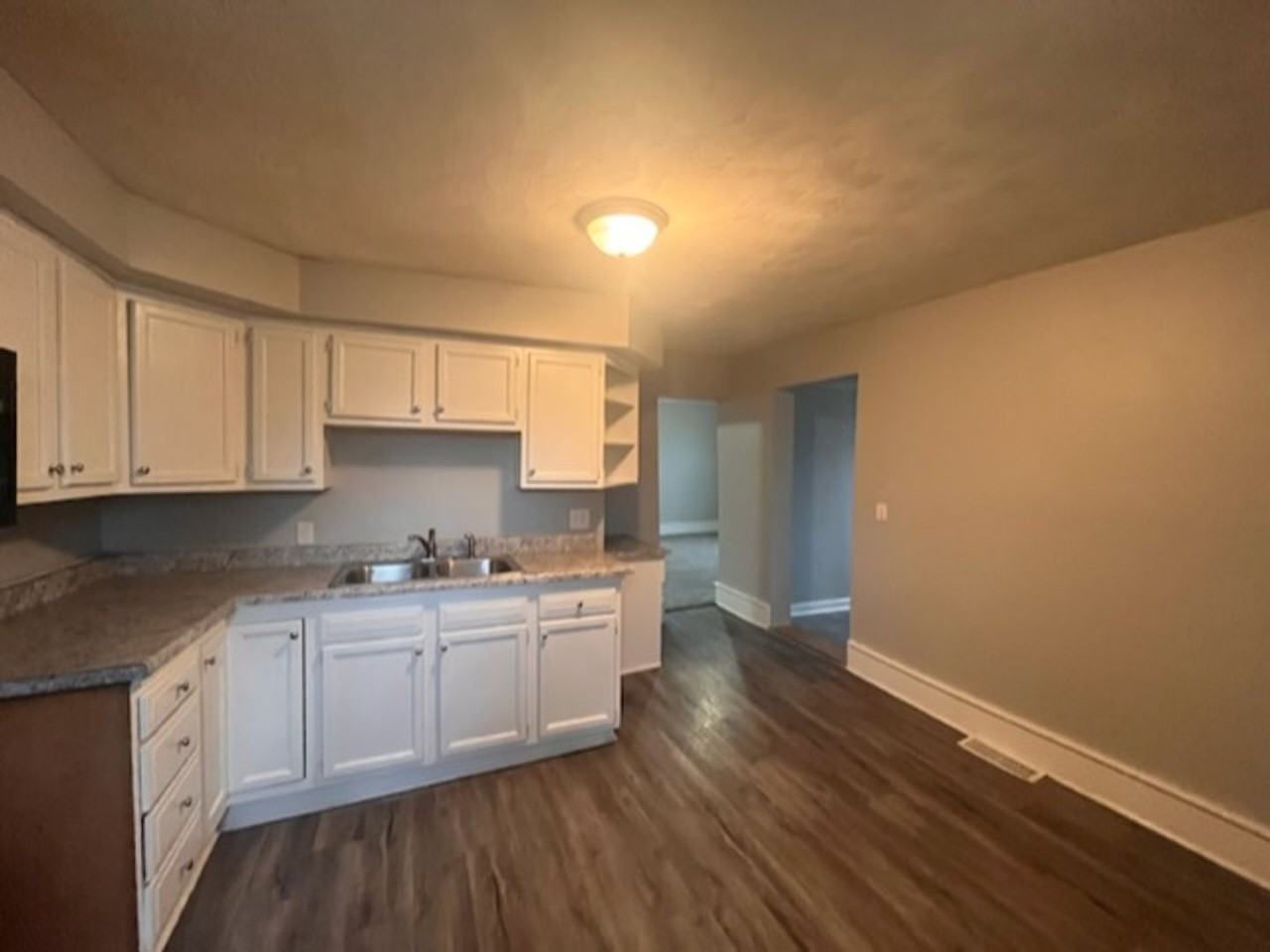 1108 N Gaines St - Photo 2 of 6