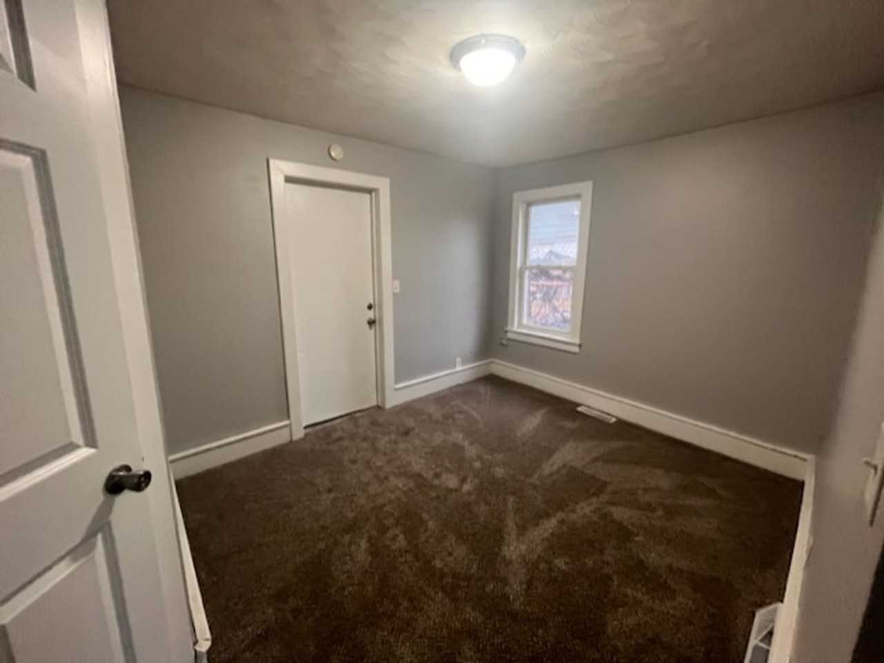 1108 N Gaines St - Photo 5 of 6