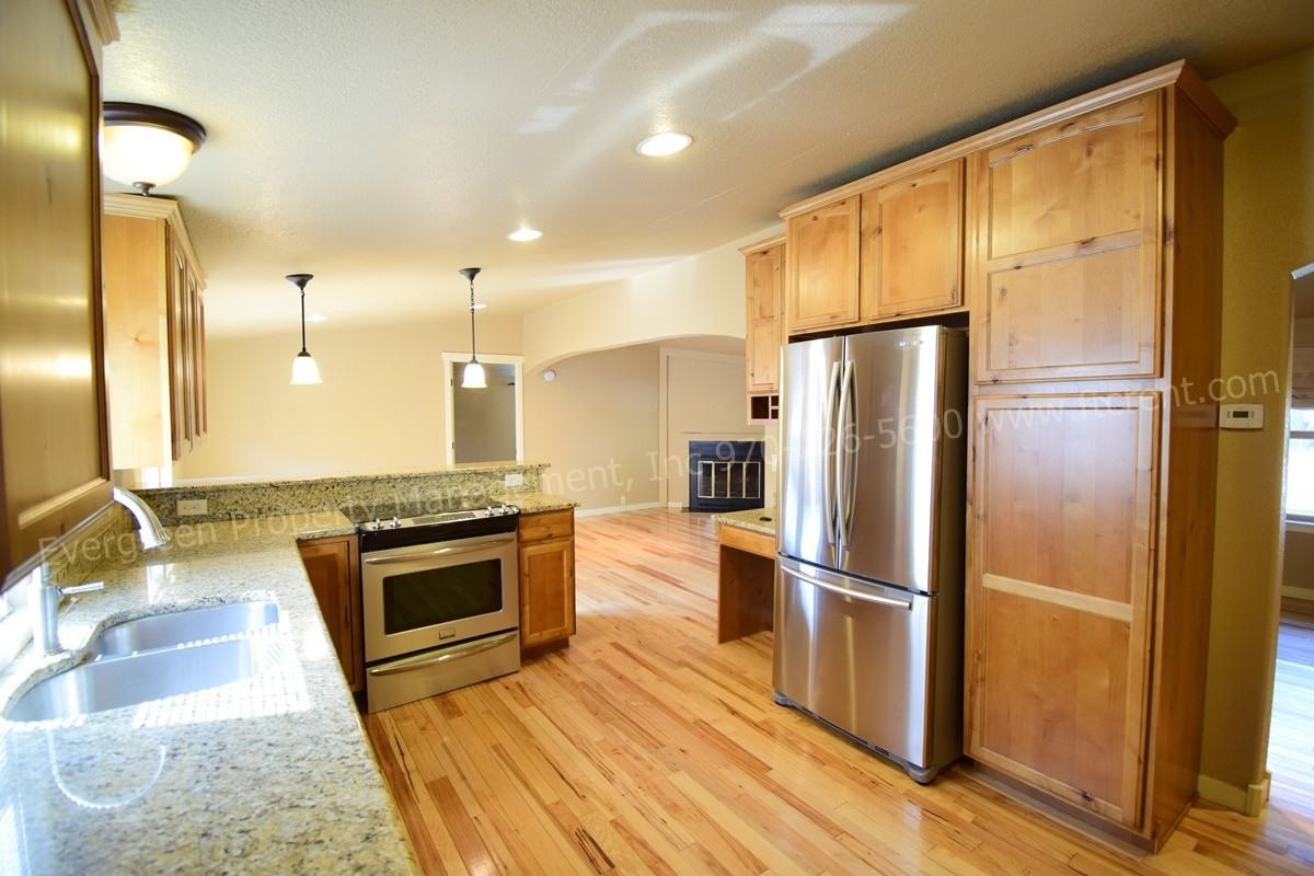 618 Ponderosa Dr - Photo 4 of 31