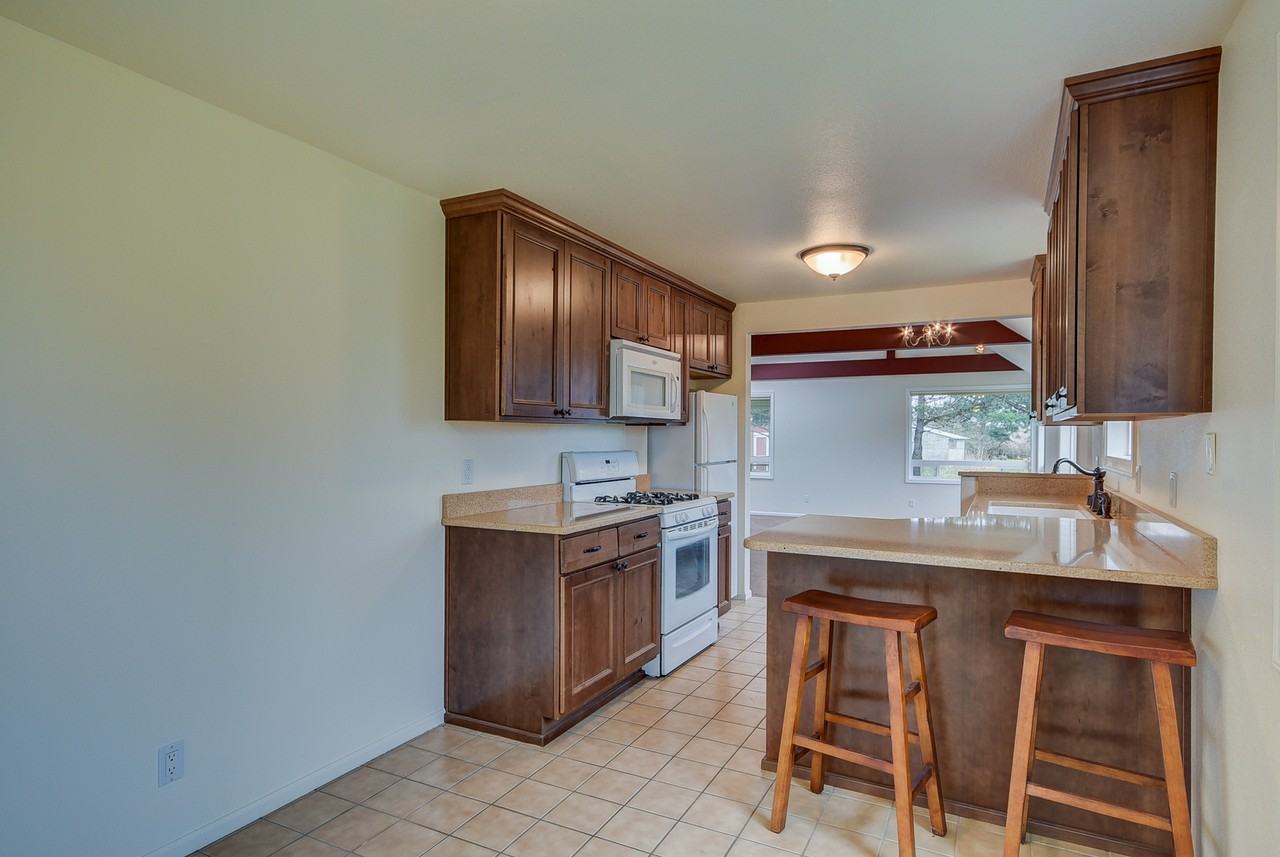 90 Vine St - Photo 4 of 26
