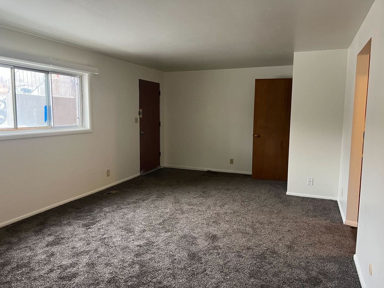 2 bedroom, 1 bathroom apartment - Photo 3 of 17