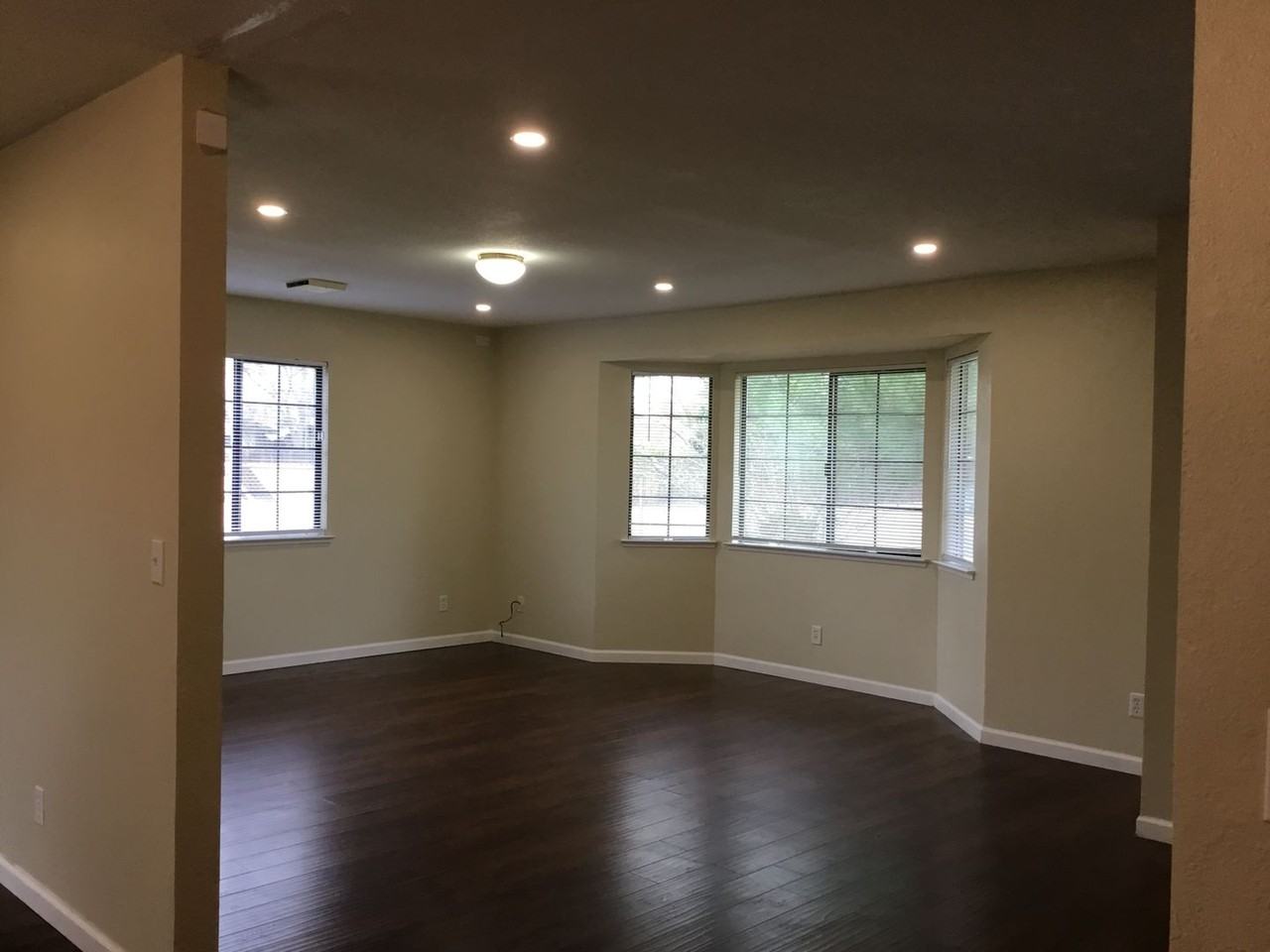 1457 Bullard Ave - Photo 3 of 18