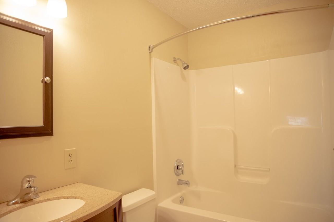 814 Mark St Sw - Photo 3 of 12