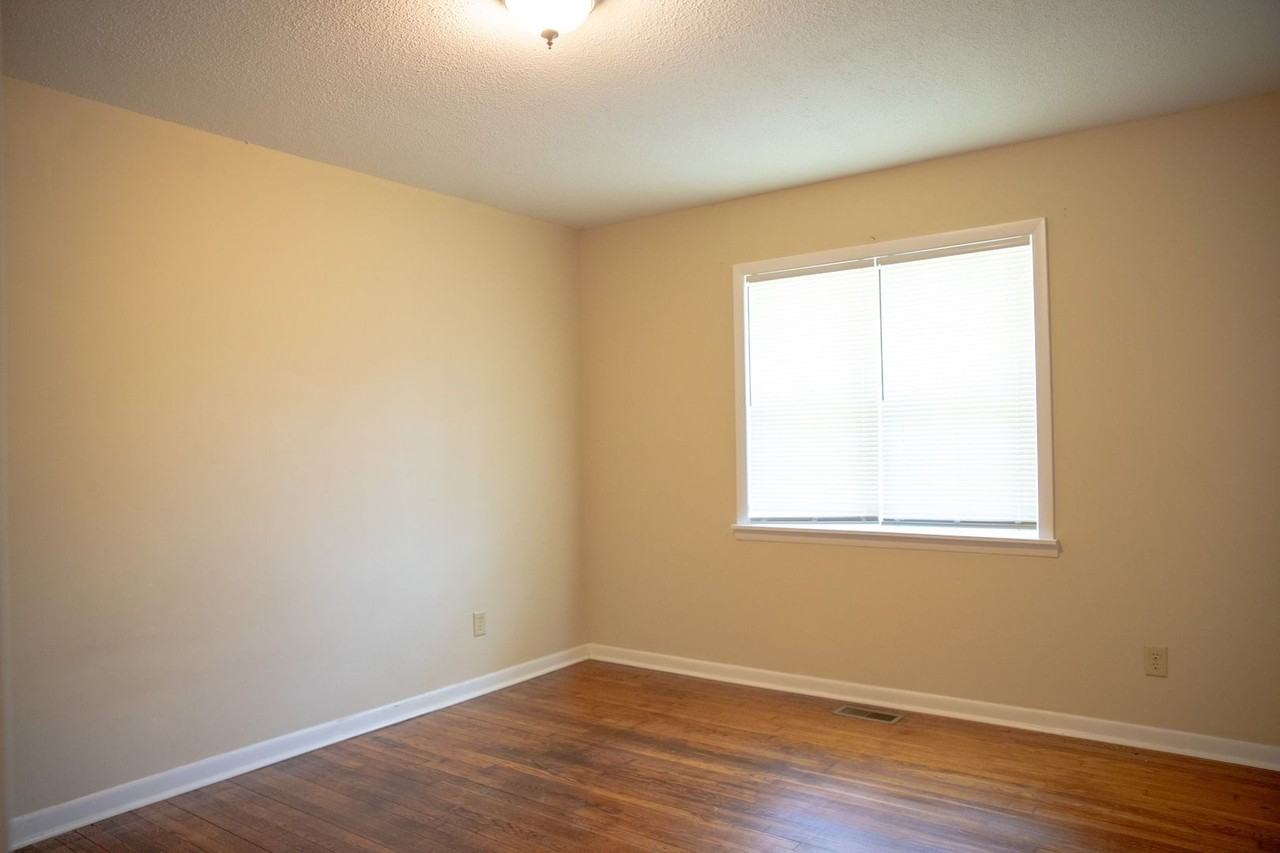814 Mark St Sw - Photo 6 of 12