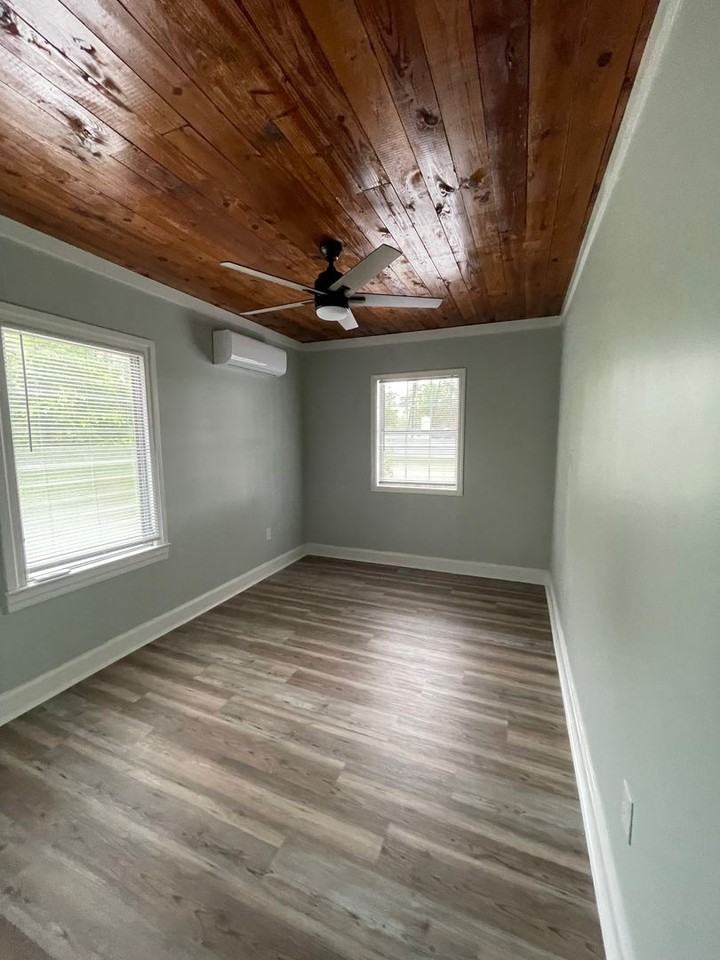 203 6th Ave #B - Photo 4 of 9