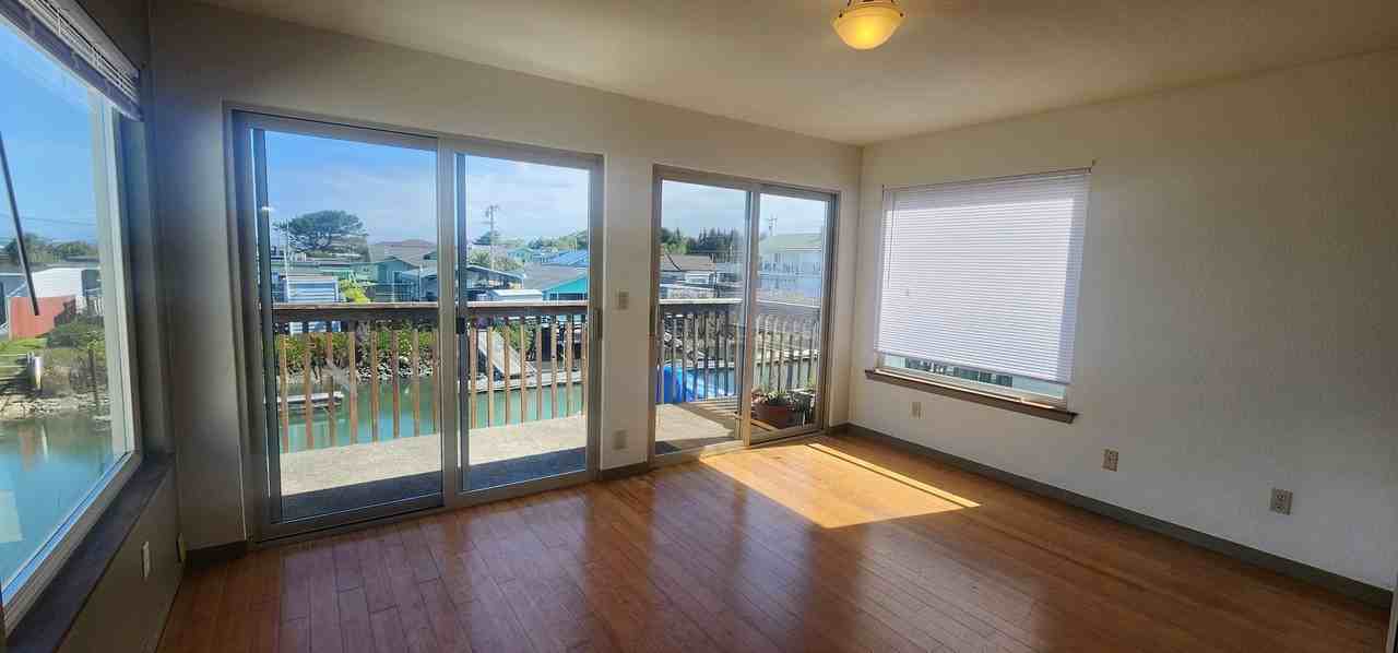 122 Cod St - Photo 2 of 16