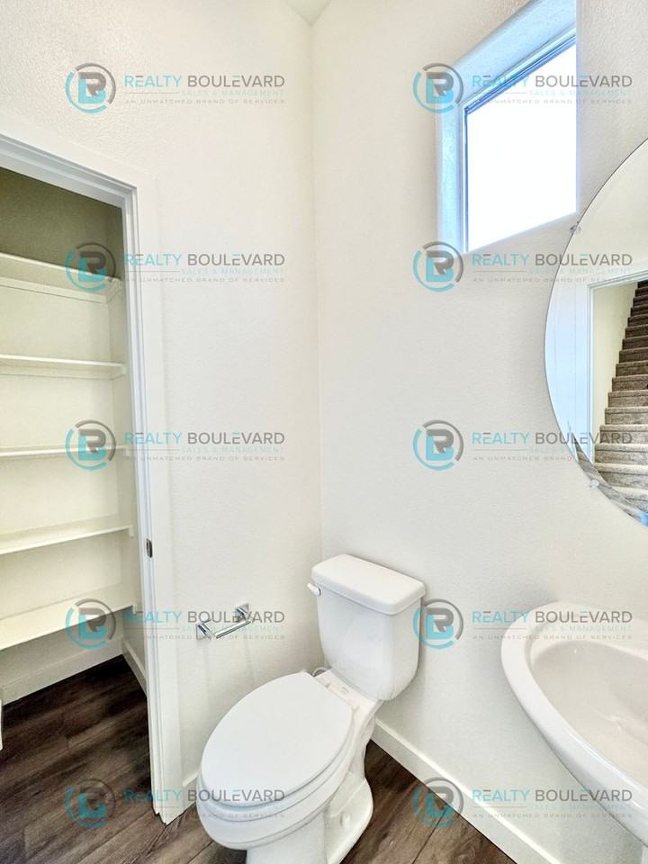 2580 Clear River Ct - Photo 5 of 30