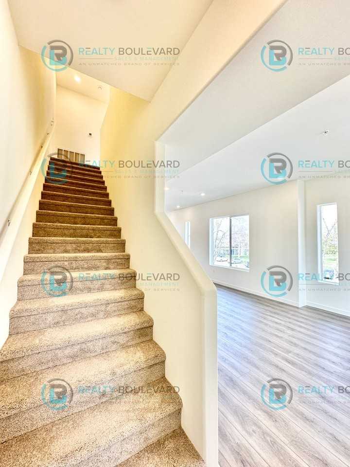 2580 Clear River Ct - Photo 7 of 30