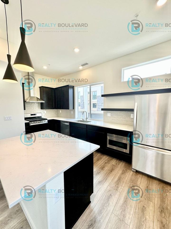 2580 Clear River Ct - Photo 2 of 30