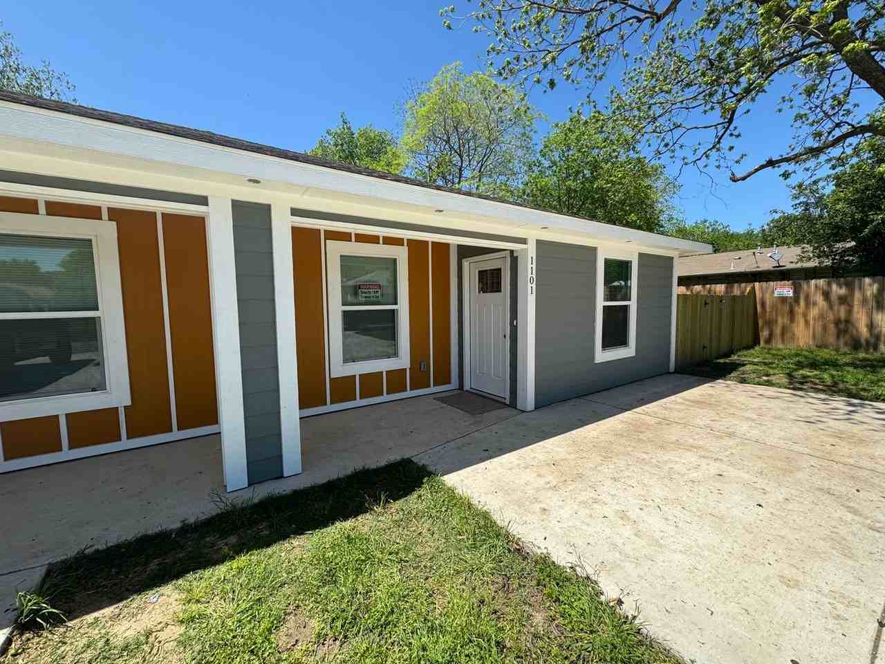 1101 Hailey Splawn Duplex - Photo 2 of 16