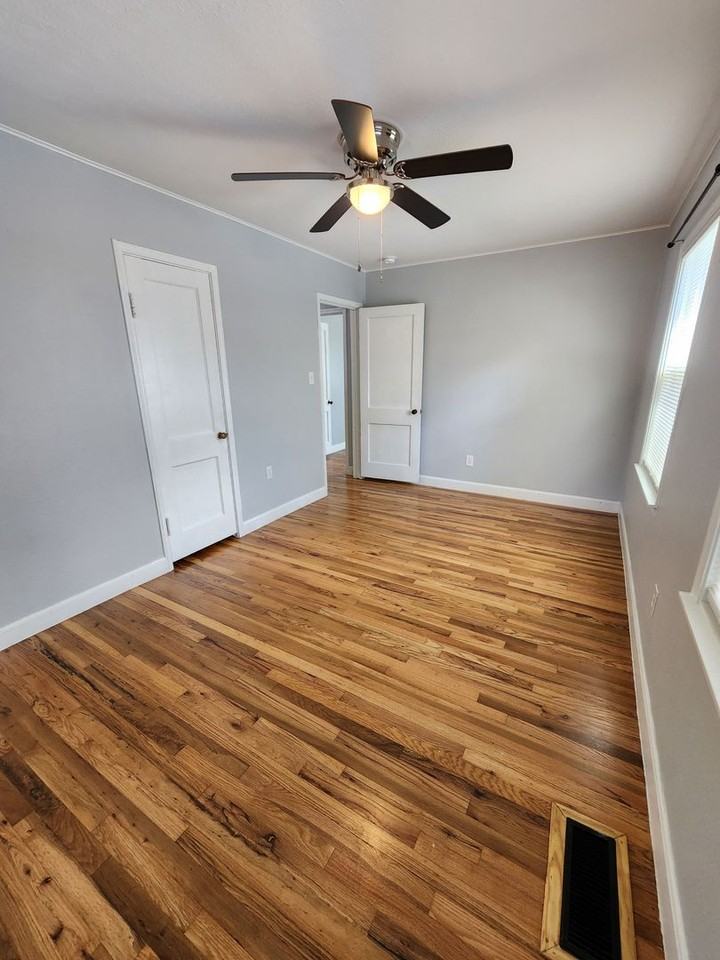 206 N Arnold St - Photo 2 of 35