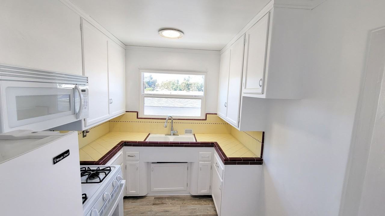 4539 54th St - Photo 3 of 9