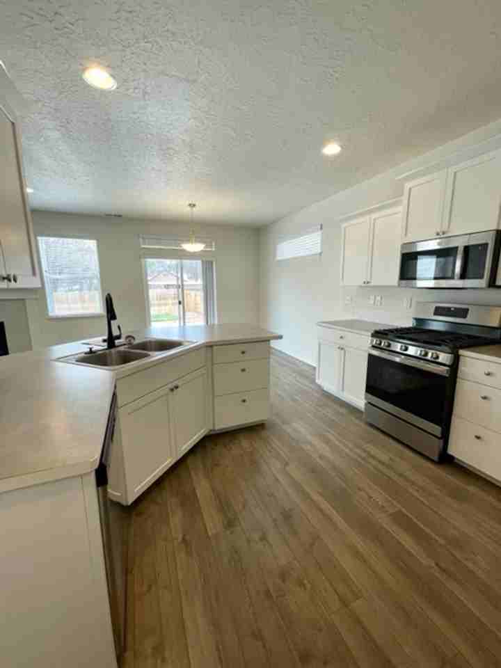 1524 Sw Park Dr - Photo 2 of 31