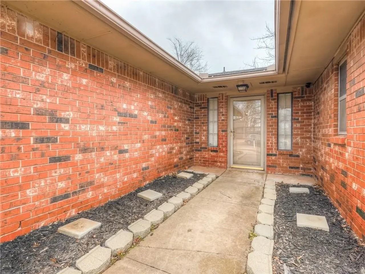 8933 Rambling Rd - Photo 2 of 28